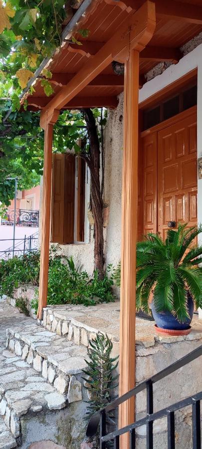 Maroudas Traditional Guest House Vathy  Exterior photo