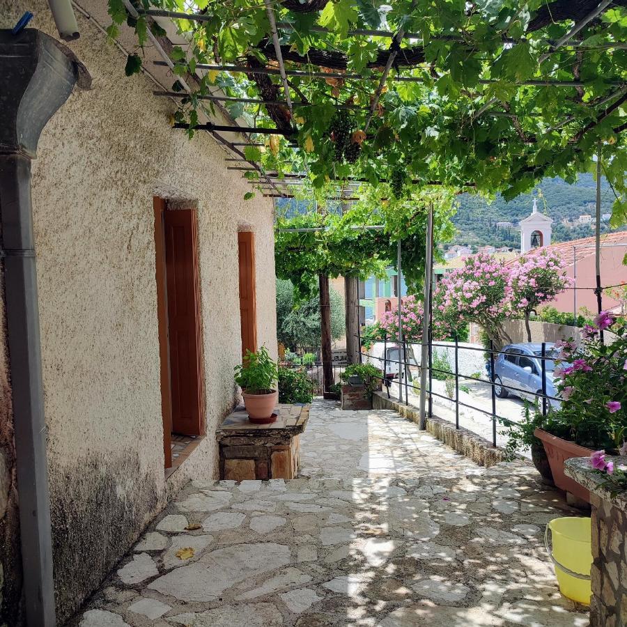Maroudas Traditional Guest House Vathy  Exterior photo